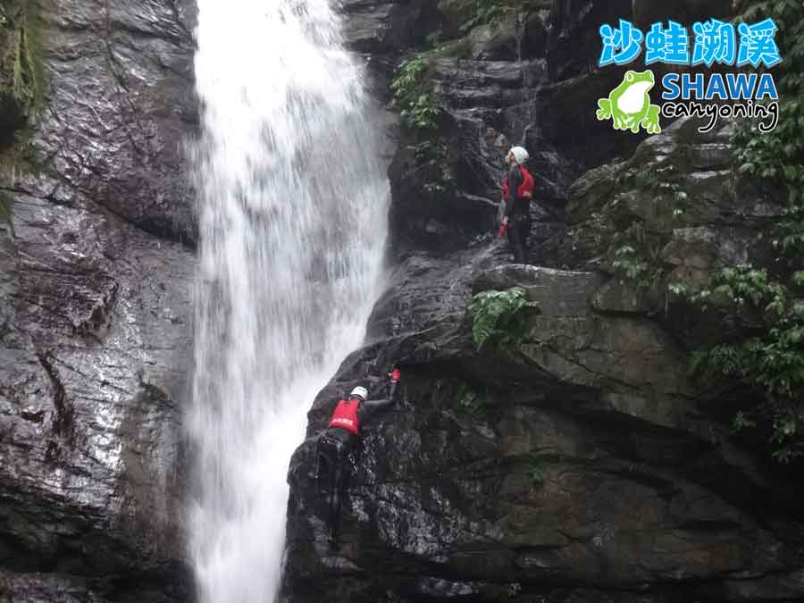 新竹梅花溪-沙蛙溯溪-8米跳台-SHAWA CANYONING TAIWAN Mei-Hua river tracing